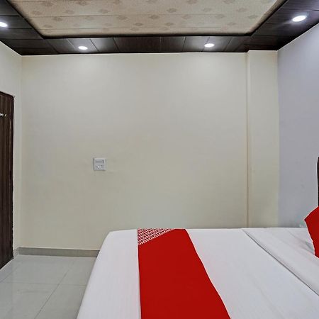 Oyo Flagship Evergreen Tower Hotel Ghaziabad Zewnętrze zdjęcie