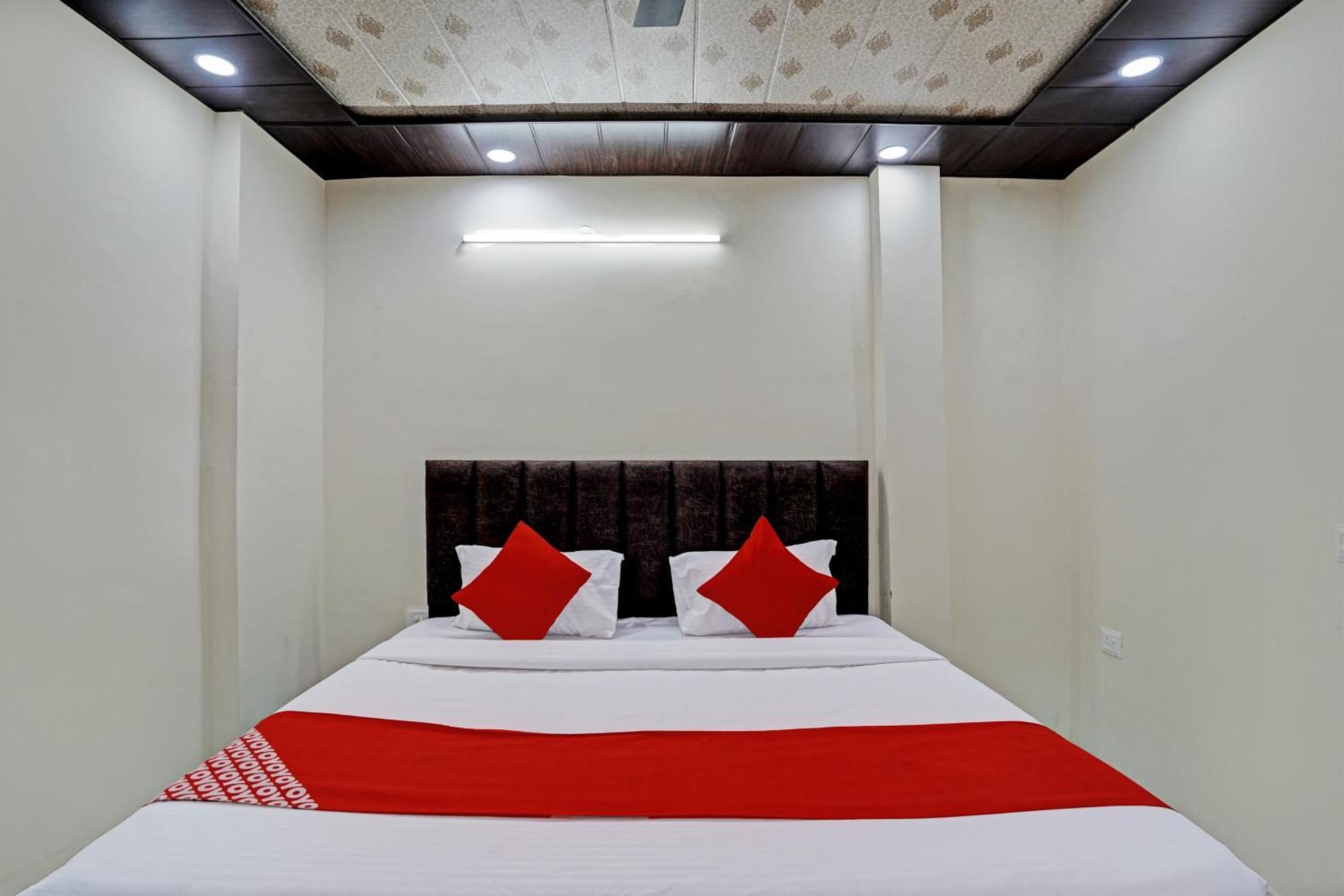 Oyo Flagship Evergreen Tower Hotel Ghaziabad Zewnętrze zdjęcie
