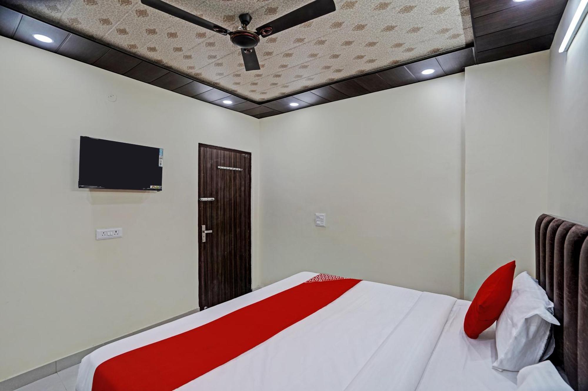 Oyo Flagship Evergreen Tower Hotel Ghaziabad Zewnętrze zdjęcie