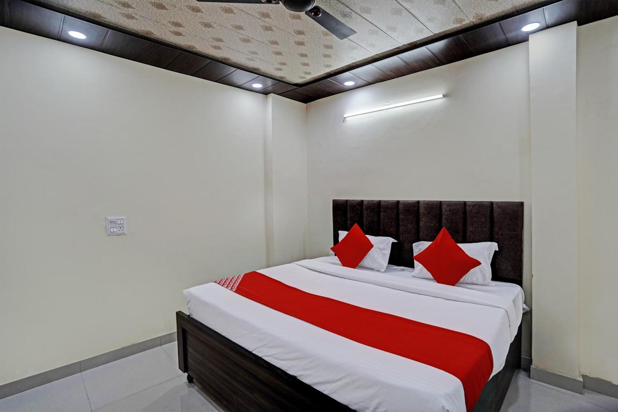 Oyo Flagship Evergreen Tower Hotel Ghaziabad Zewnętrze zdjęcie