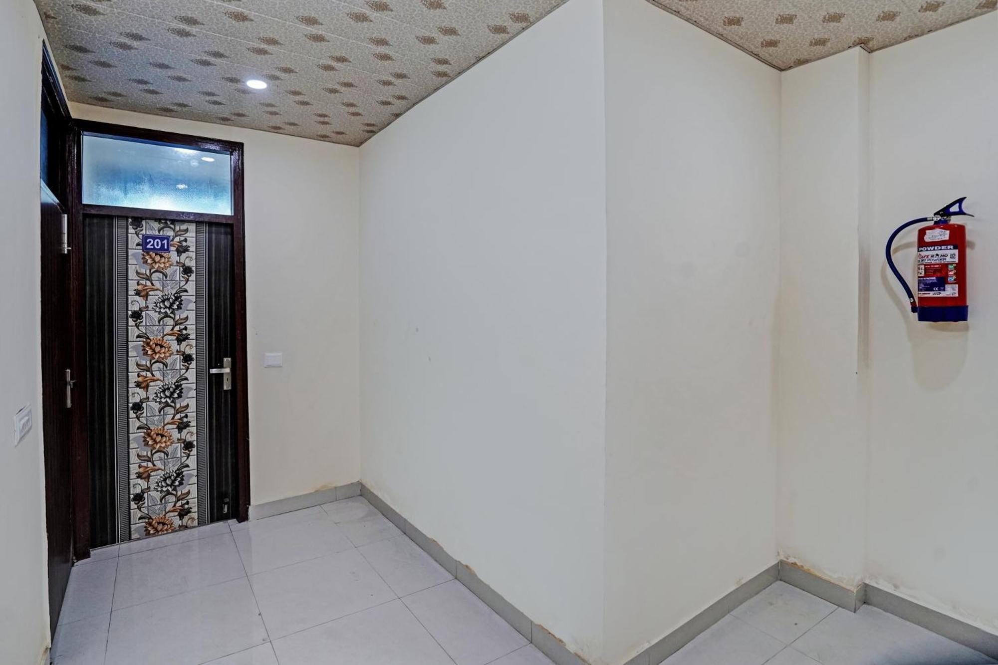 Oyo Flagship Evergreen Tower Hotel Ghaziabad Zewnętrze zdjęcie