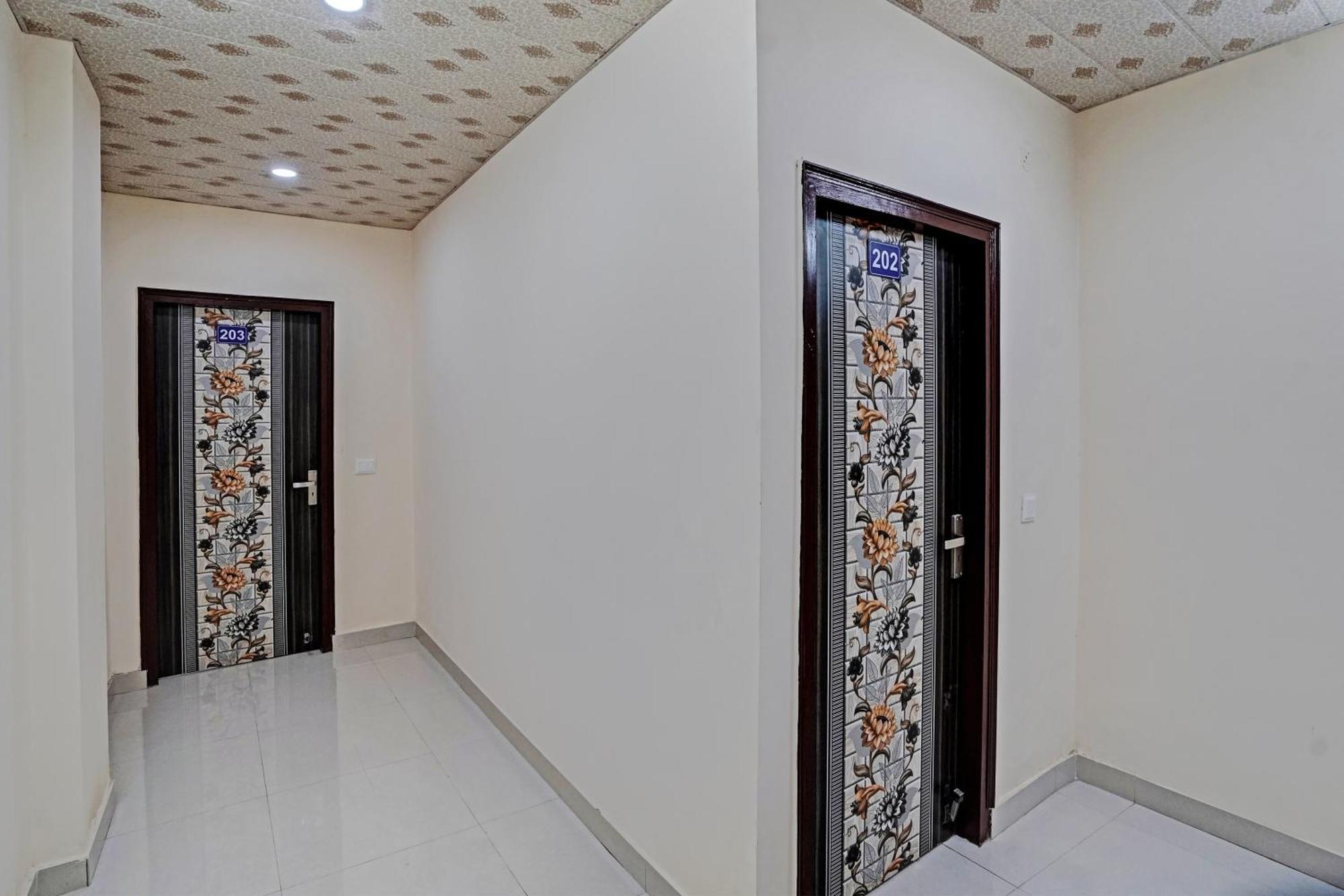 Oyo Flagship Evergreen Tower Hotel Ghaziabad Zewnętrze zdjęcie
