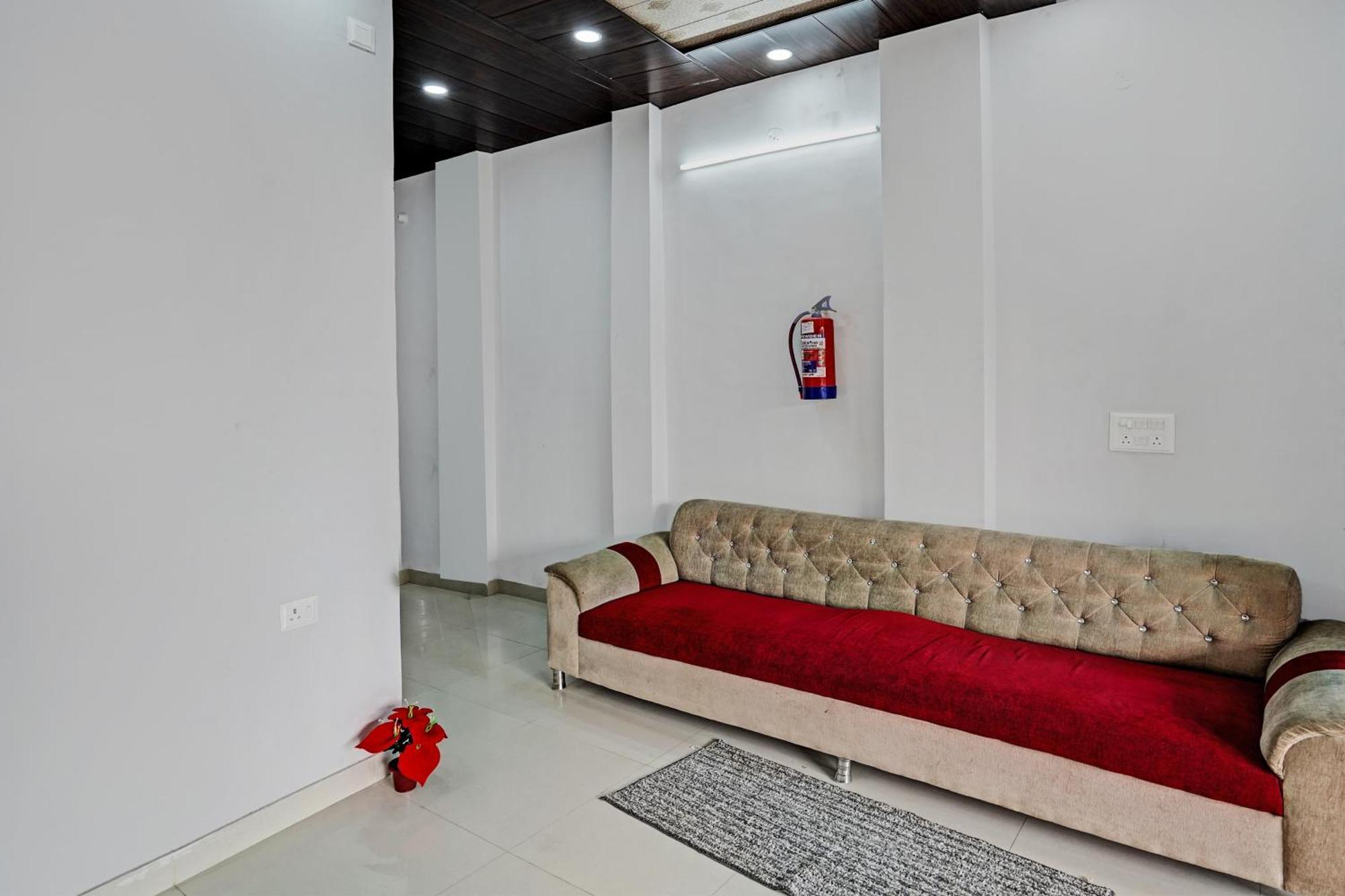 Oyo Flagship Evergreen Tower Hotel Ghaziabad Zewnętrze zdjęcie