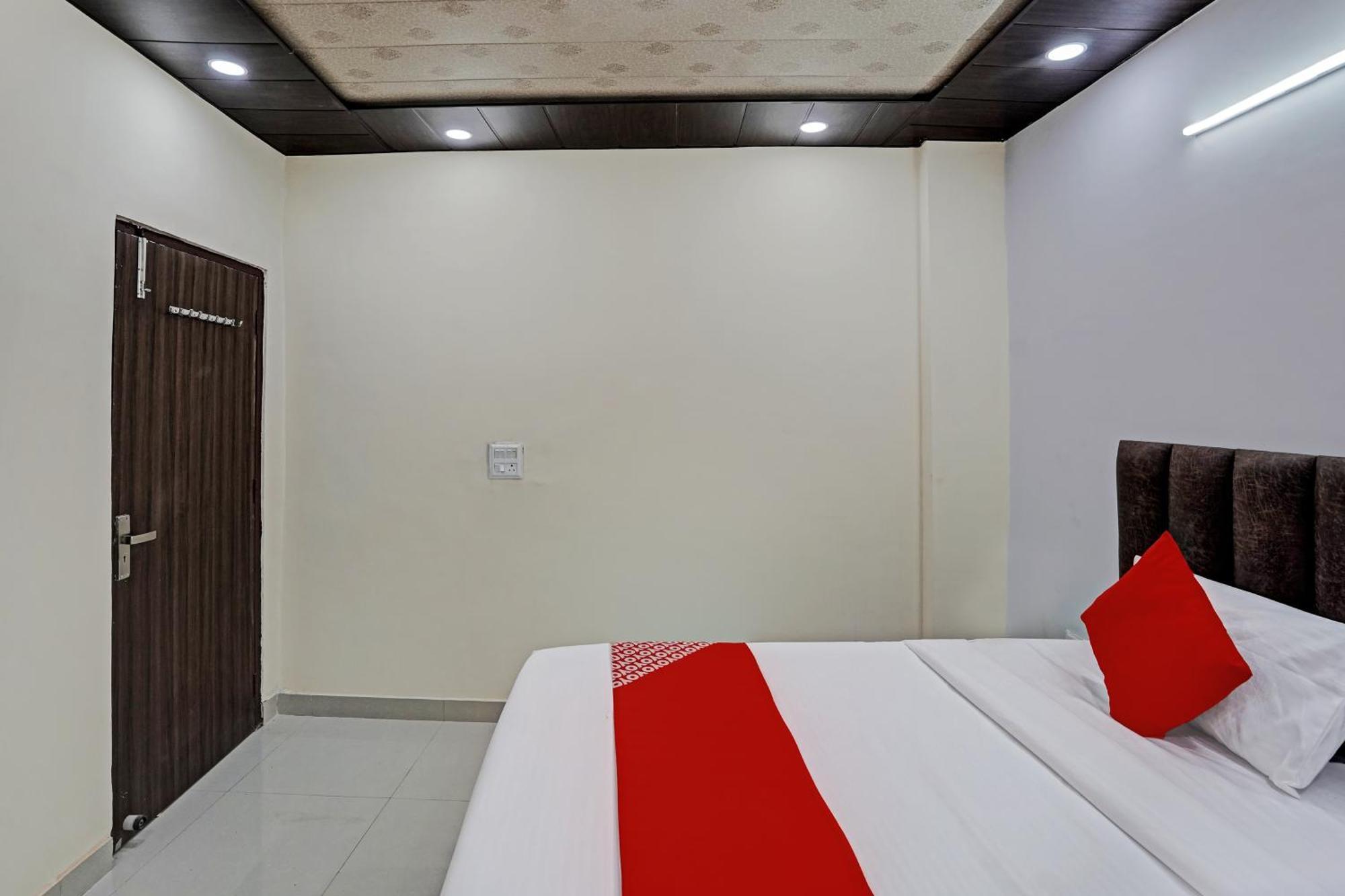 Oyo Flagship Evergreen Tower Hotel Ghaziabad Zewnętrze zdjęcie